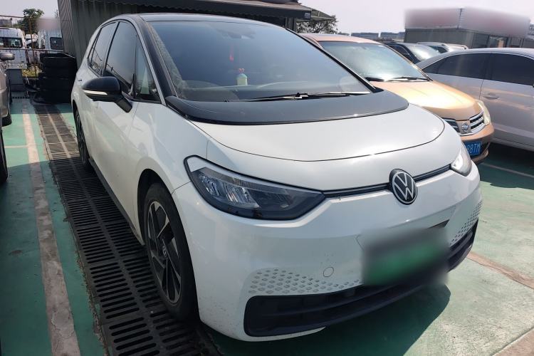 Used Volkswagen ID.3 2024 Outstanding Edition Front Right 45 Deg