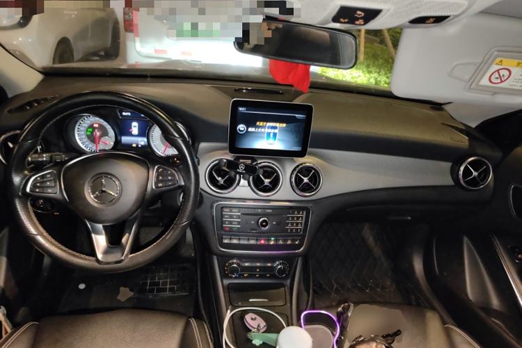 Used Mercedes-Benz GLA 2016 GLA 220 4MATIC Fashion Edition Center Console