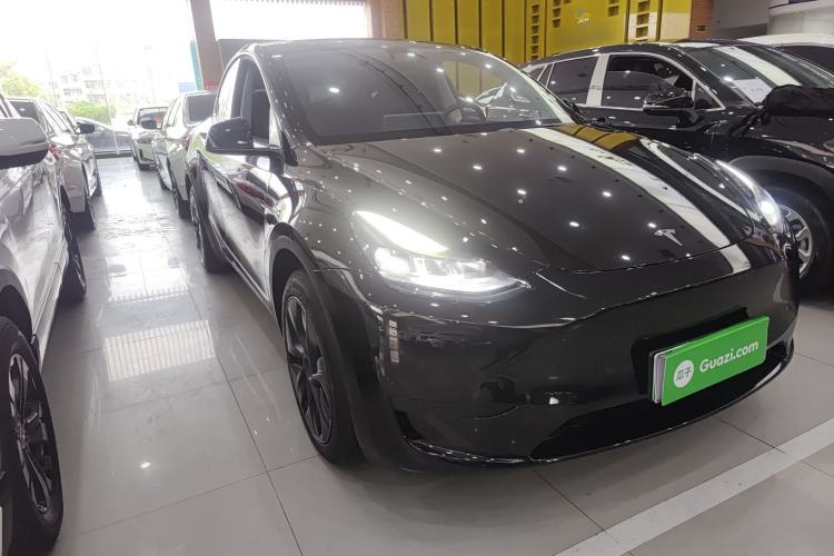 Used Tesla Model Y 2024 Rear-Wheel-Drive Version Front Right 45 Deg