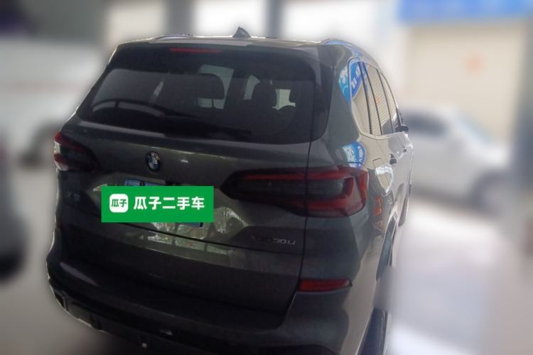 Used BMW X5 2022 xDrive 30Li Luxury M Sport Package Rear Right 45 Deg