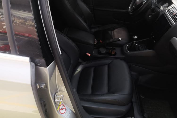 Used Volkswagen Sagitar 2012 1.6L Manual Comfort Model