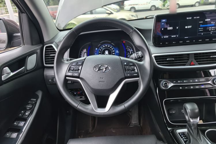 Used Hyundai Tucson 2019 280TGDi Dual-Clutch Two-Wheel Drive Fashion Edition China V Standard Steering Wheel