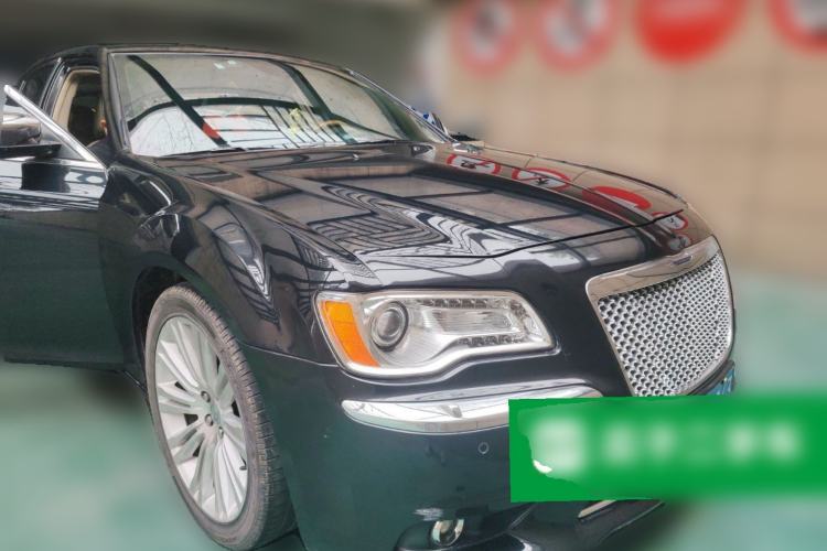 Used Chrysler 300C 2013 3.6L Luxury Edition Front Right 45 Deg