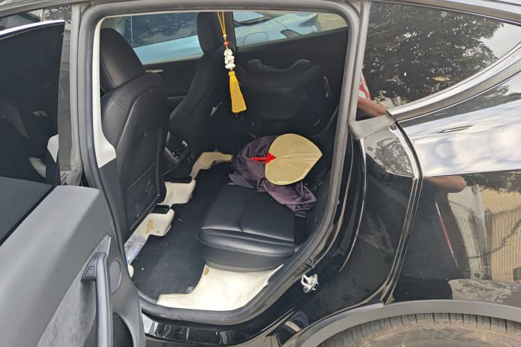 Used Tesla Model Y 2022 Rear-Wheel-Drive Version Left Rear Seat