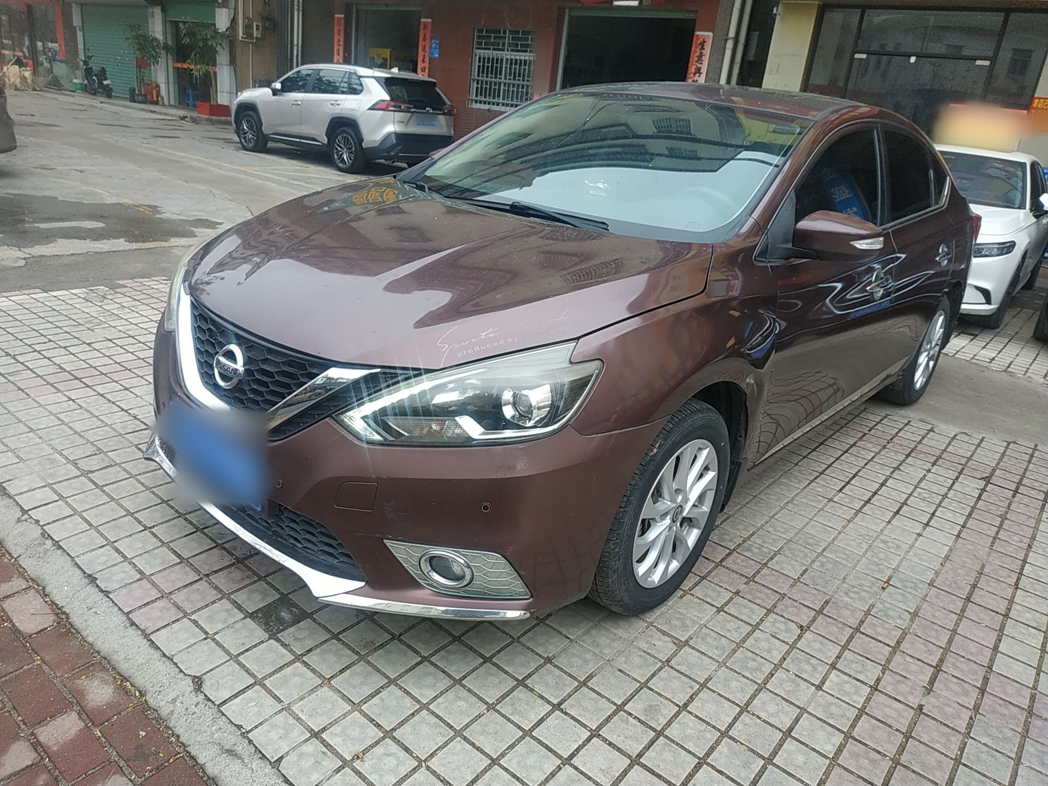 Под передней частью автомобиля