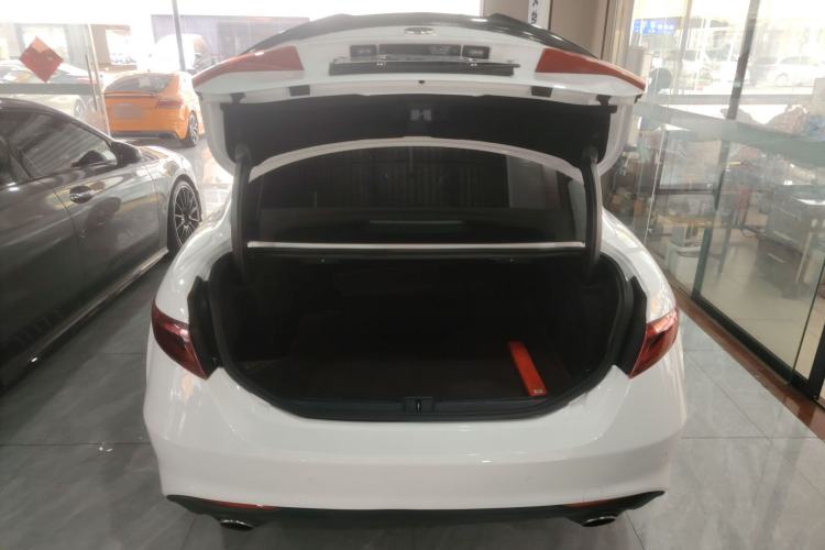 Used Alfa Romeo Giulia 2017 2.0T 280HP Luxury Edition
