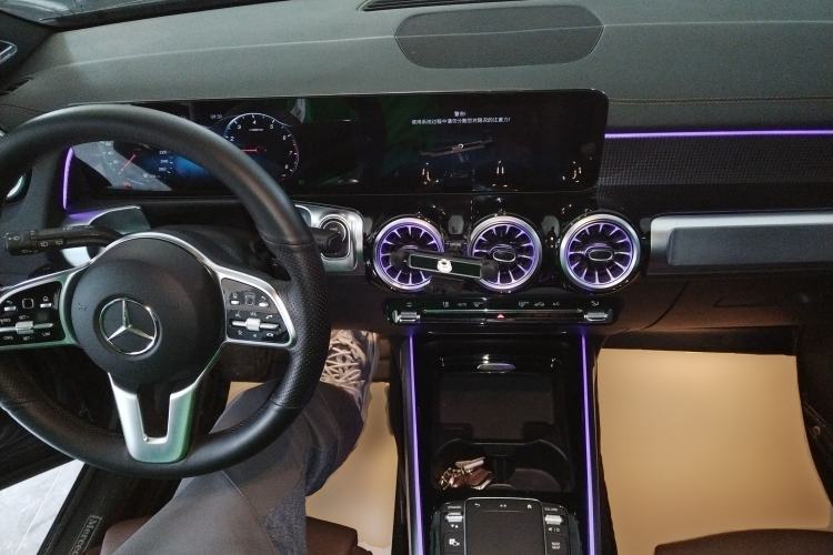 Used Mercedes-Benz GLB 2021 GLB 200 Fashion Model Center Console