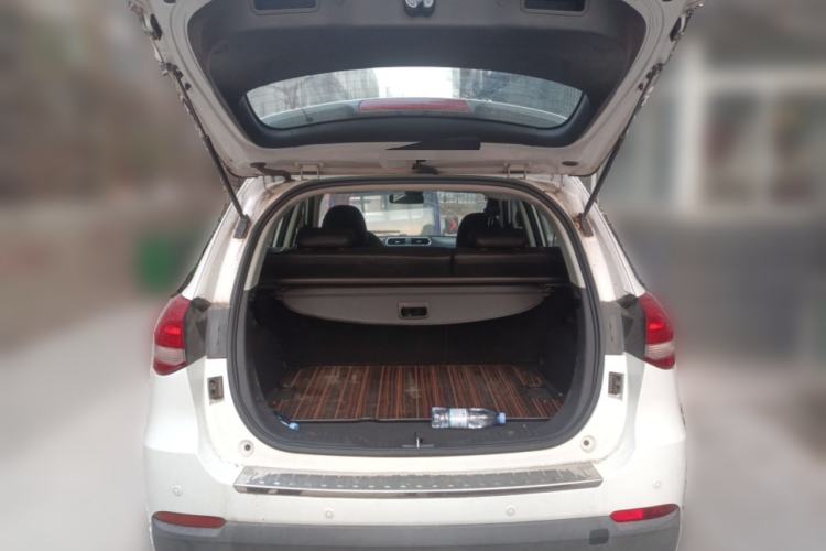 Used Haval H2 2017 Blue Label 1.5T Manual Two-Wheel Drive Luxury Model Trunk