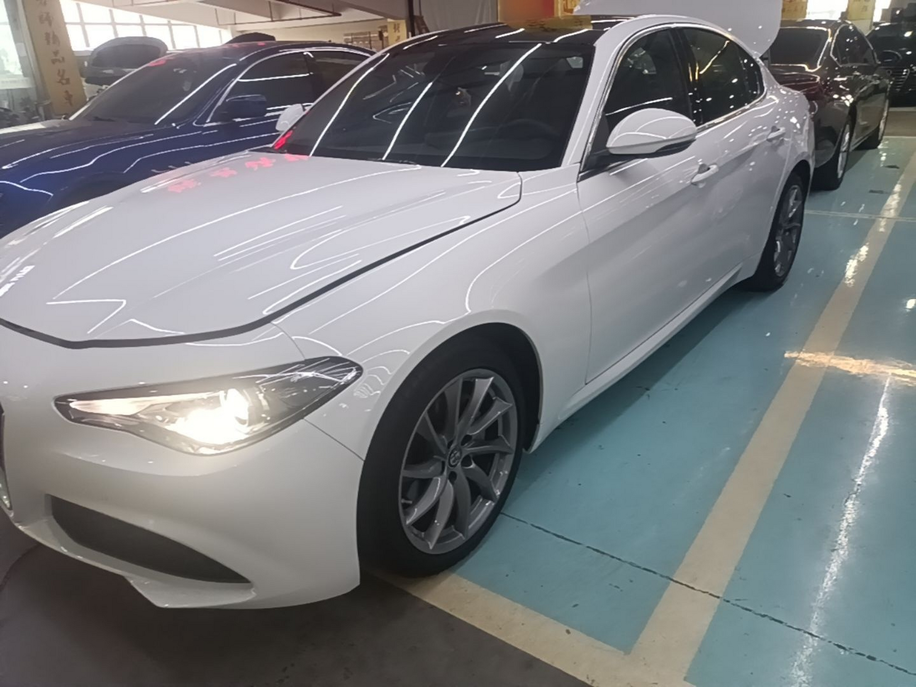 Unter der Vorderseite des Autos