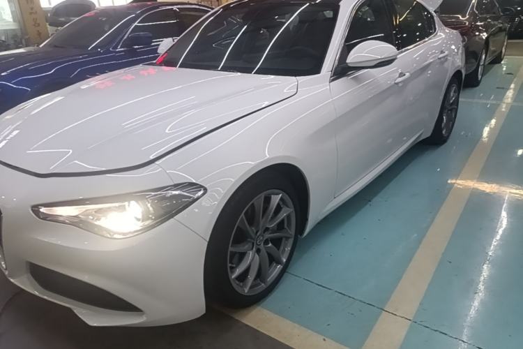 Used Alfa Romeo Giulia 2017 2.0T 200HP Luxury Edition