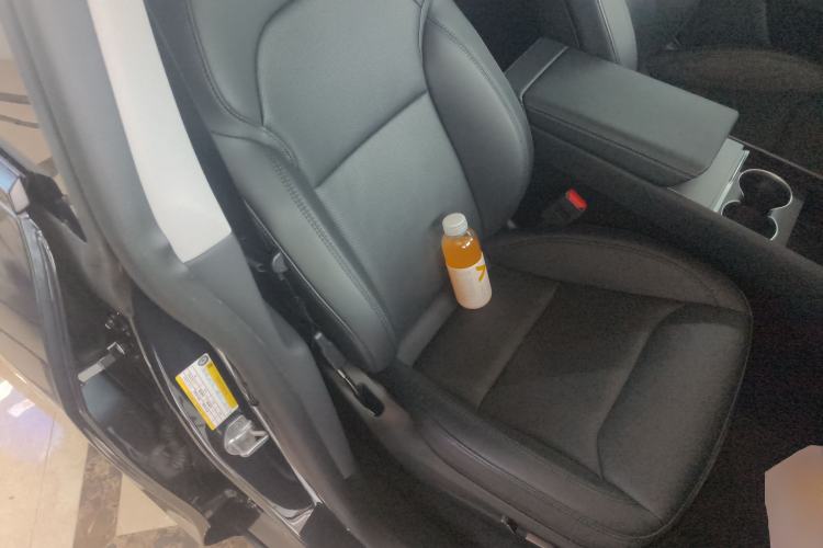 Used Tesla Model Y 2025 Rear-Wheel-Drive Version
