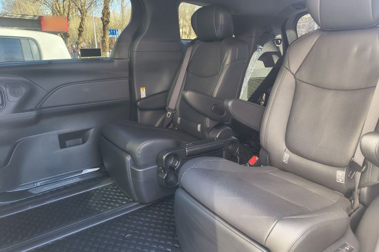 Used Toyota SIENNA 2024 2.5L Hybrid Four-Wheel Drive Prestige Edition Interior 7