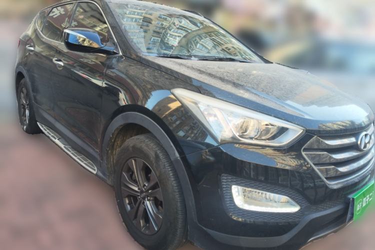 Used Hyundai Santa Fe 2013 2.4L Automatic 4x4 Smart Version Front Right 45 Deg