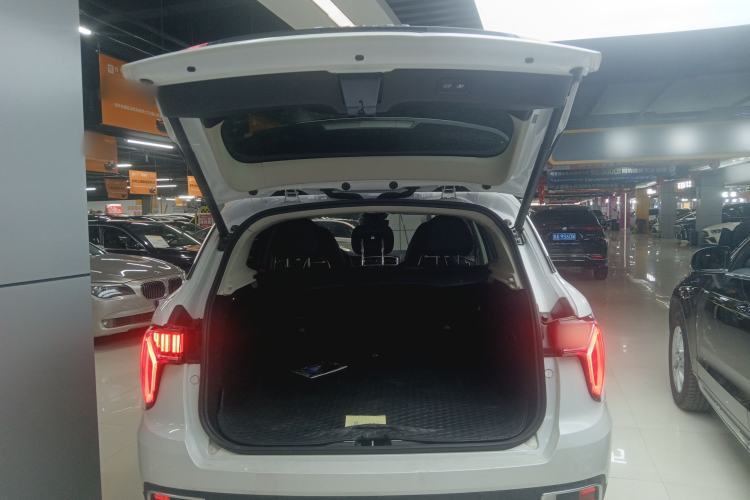 Used Lynk & Co 01 2019 2.0T Two-Wheel-Drive Pro Version China VI Standard Trunk