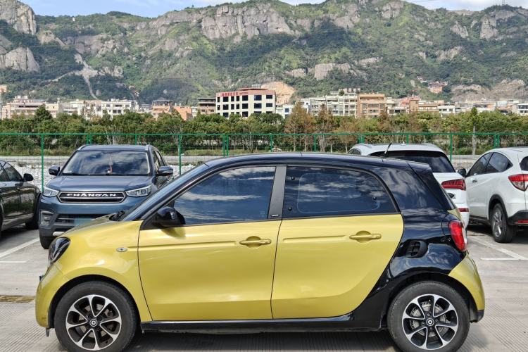 Used smart forfour 2016 1.0L 52 kW Passion Edition
