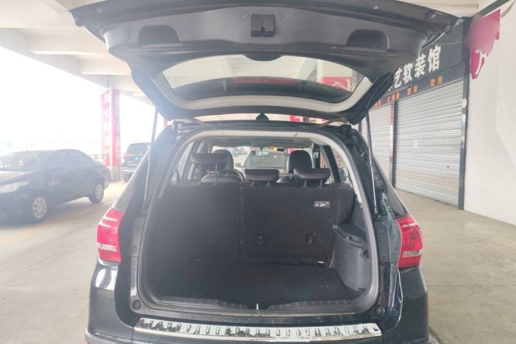 Used Haval H6 2017 Red-Label Sport Edition 1.5T Manual Two-Wheel Drive Elite Model Trunk