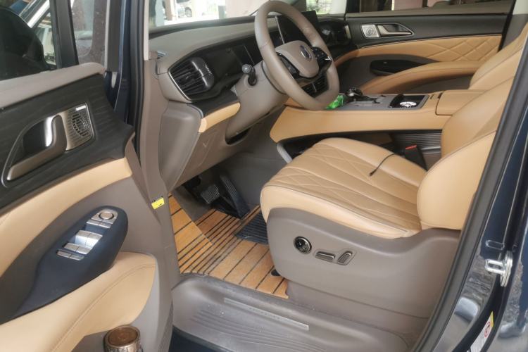 Used Denza D9 2022 DM-i 970 Four-Wheel Drive Prestige Model
