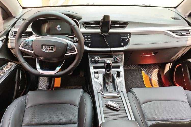 Used Geely Auto Emgrand 2019 Leading Edition 1.5L CVT Upward-Connected Model China VI Standard Center Console
