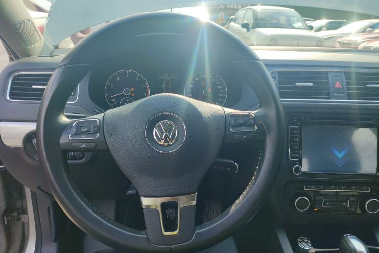 Used Volkswagen Sagitar 2014 Revised Version 1.4TSI Automatic Luxury Edition
