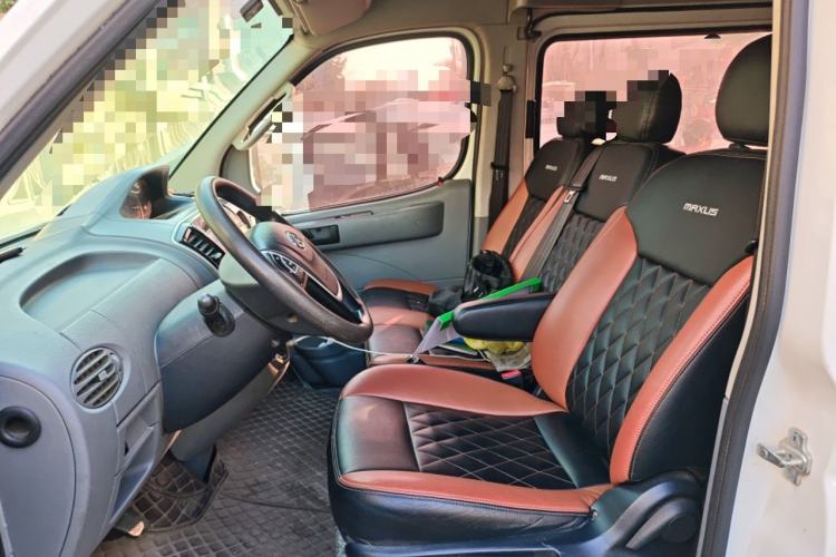 Used SAIC MAXUS Xintu V80 2019 2.5T Classic Edition 6-Speed Manual – Aoyuntong Modified Version Short Wheelbase Mid-Height Roof 5/6 Seats
