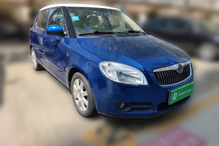 Used Skoda Fabia 2008 1.6L Automatic Crystal Edition Front Right 45 Deg