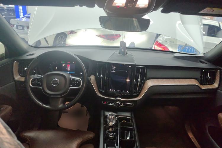 Used Volvo XC60 2022 B5 4x4 Smart Luxury Edition