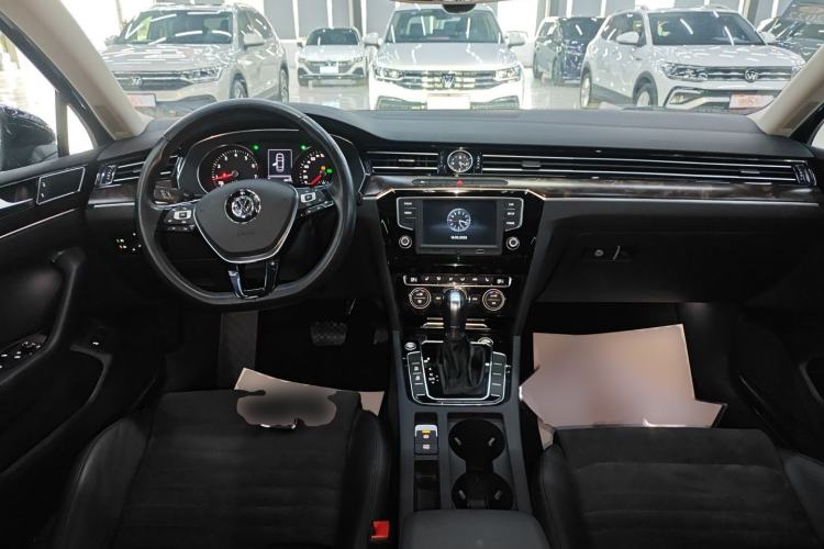 Used Volkswagen Magotan 2017 330TSI DSG Luxury Model Center Console