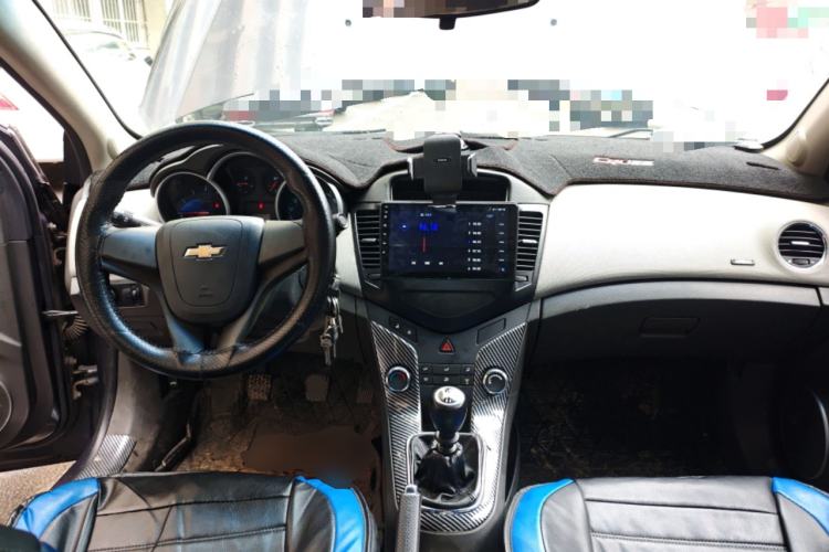 Used Chevrolet Cruze 2011 1.6L SE MT Transformers Edition Center Console