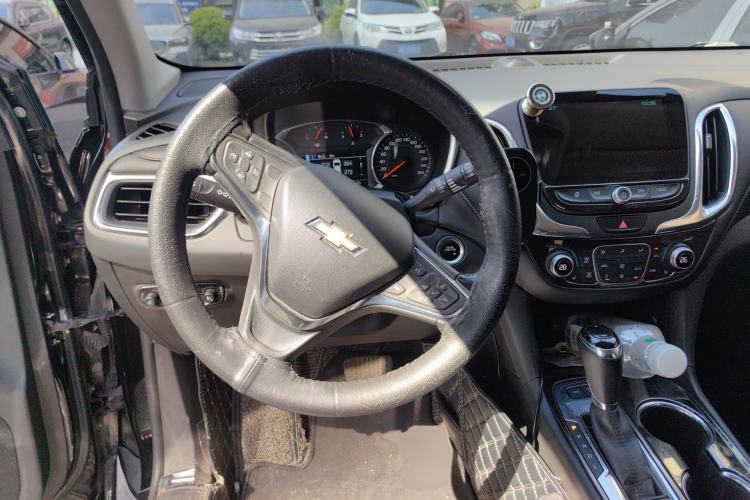 Used Chevrolet Equinox 2018 RS 550T Automatic All-Wheel-Drive Boundary Edition Steering Wheel