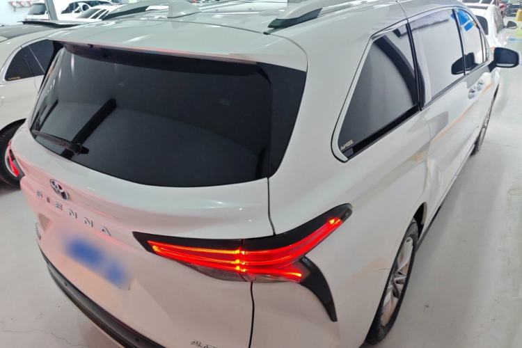 Used Toyota SIENNA 2021 2.5L Hybrid Platinum Edition Rear Right 45 Deg