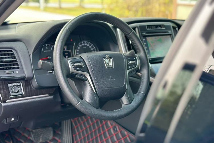 Used Toyota Crown 2015 2.0T Fashion Edition Interior 4