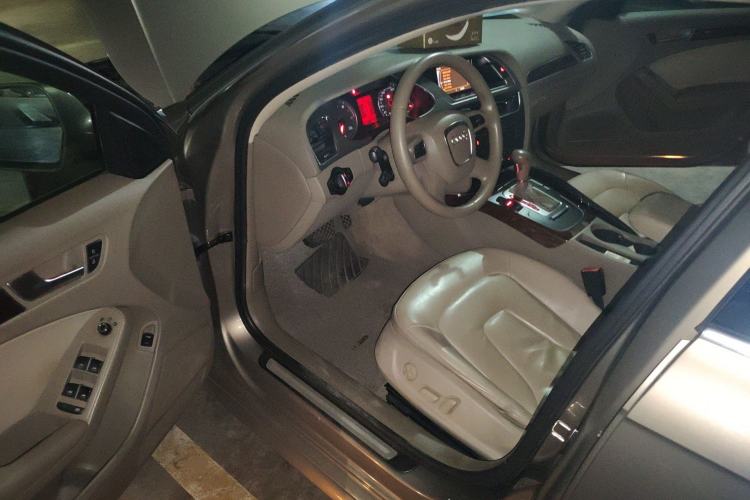 Used Audi A4L 2012 2.0 TFSI automatic Comfort trim level Driver Seat