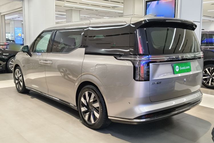 Used Volvo EM90 2025 Ultra Six-Seater
