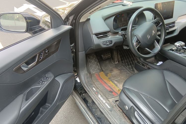 Used Hongqi E-QM5 2022 431 km Charge & Enjoy Edition
