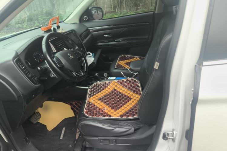 Used Mitsubishi Outlander 2018 2.4L 4x4 Luxury Edition 7-Seater
