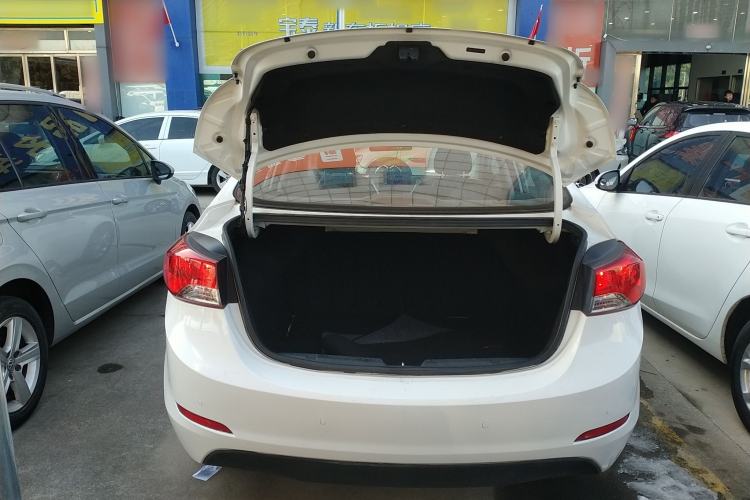 Used Hyundai Elantra (5th Generation / Langdong) 2015 1.6L Automatic Fashion Model