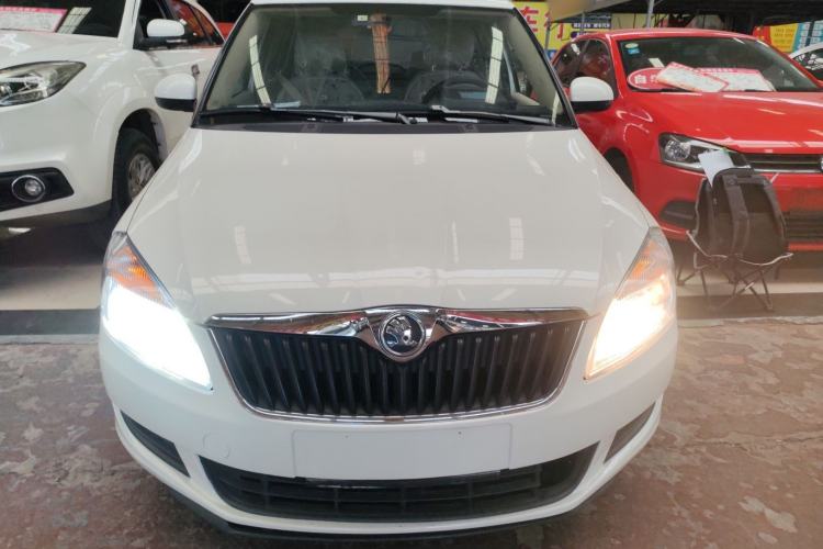 Used Skoda Fabia 2014 1.4L Automatic Crystal Edition