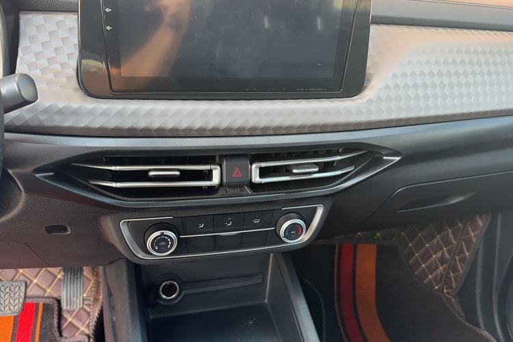 Used JMC Baodian 2023 2.5T Diesel 4x4 Comfort Edition Standard Wheelbase JX4D25A6L
