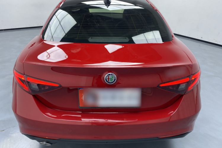 Used Alfa Romeo Giulia 2017 2.0T 200HP Luxury Edition
