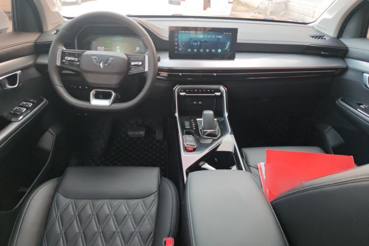 Used Wuling Asta 2022 2.0L DHT Electric-Speed Version Center Console