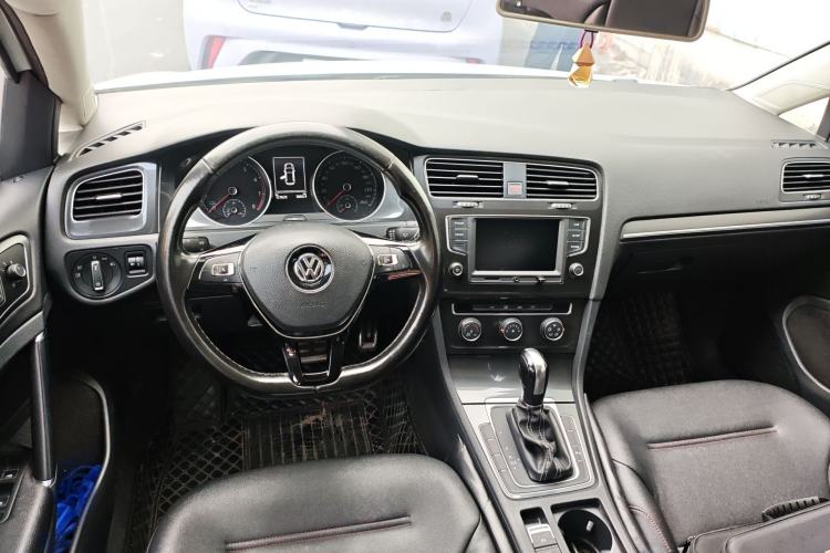 Used Volkswagen Golf 2017 1.6L Automatic Comfort Million-Vehicle Anniversary Edition Center Console