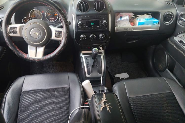 Used Jeep Compass 2014 2.4L Four-Wheel Drive Serpentine Collection Edition Center Console