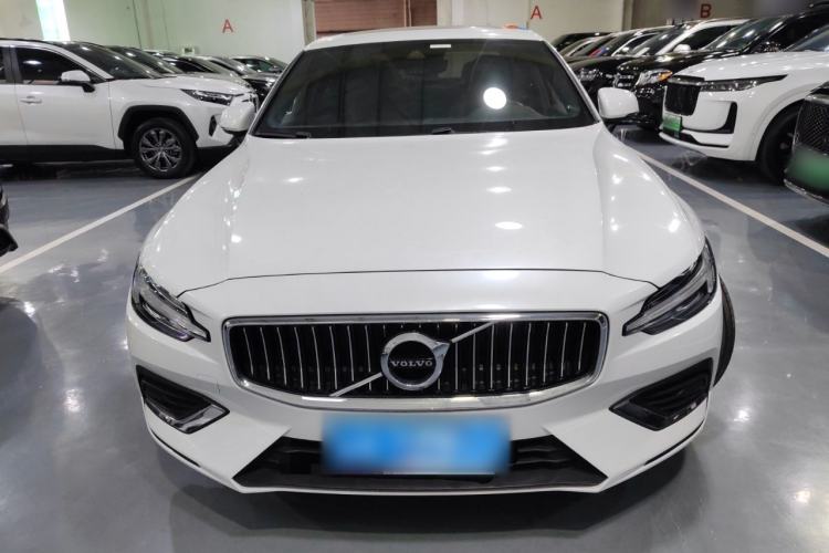 Used Volvo S60 2022 B4 Zhiyuan Luxury Edition
