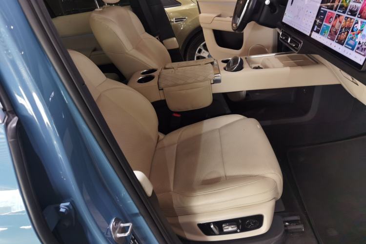 Used Li Auto L8 2023 Air model
