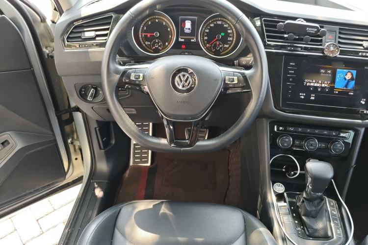 Used Volkswagen Tiguan L 2019 Revised 330TSI Automatic Two-Wheel Drive Smart & Luxury Edition China VI Standard Steering Wheel