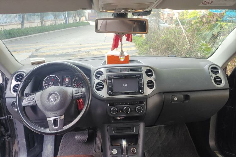 Used Volkswagen Tiguan L 2015 1.8TSI Automatic All-Wheel-Drive Luxury Model
