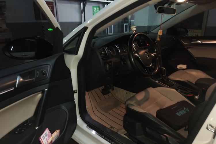 Used Volkswagen Golf 2017 230TSI Automatic Luxury Million-Vehicle Commemorative Edition
