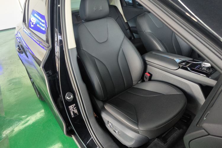 Used Hongqi E-QM5 2022 431 km Charge & Enjoy Edition