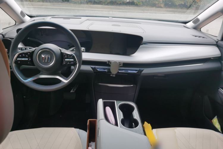 Used Buick GL8 2025 Lu Zun Deluxe Edition Center Console