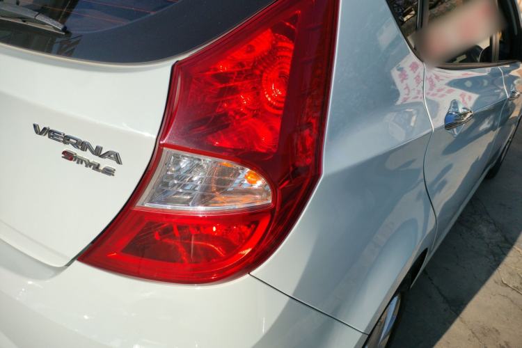 Used Hyundai Verna Ray 2014 1.6L Automatic TOP Right Rear Taillight